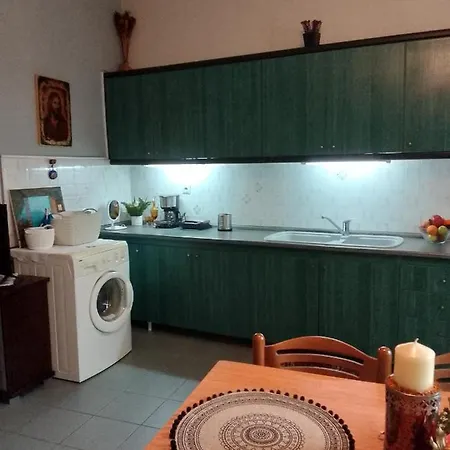 Maria's * Stratoni
